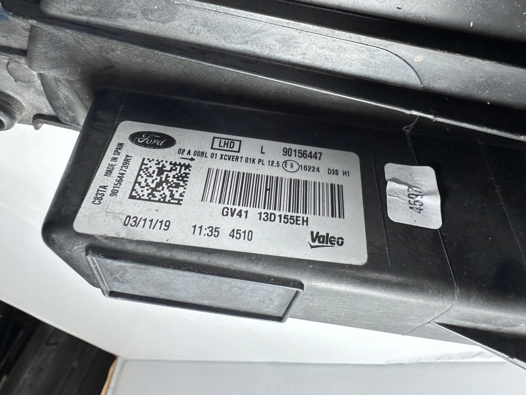 Kuga mk2 рестайлінг  st фара правий ліва ксенон led gv41-13d154-eh gv41-13d155-eh Недорого