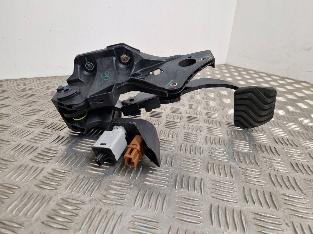 фото №5, Nissan juke ii f16 2020 педаль тормоза