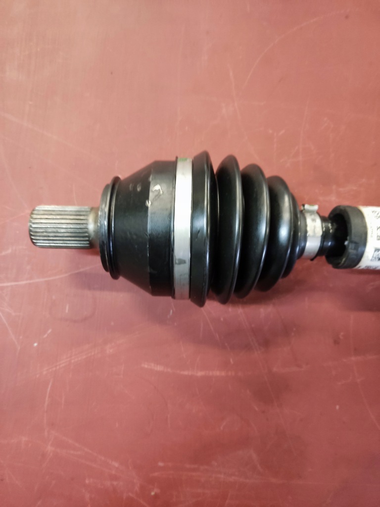 Приводной вал mercedes gla 247 a1773305602 в Украине