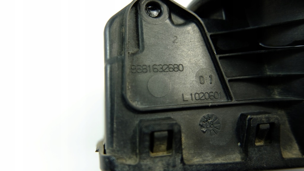 Купити Peugeot 308 t7 sw кришка заливної пального