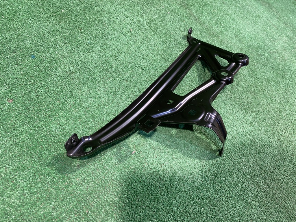 Bmw x1 f48 кронштейн кронштейн крила правий праве  перед 7329448 Київ