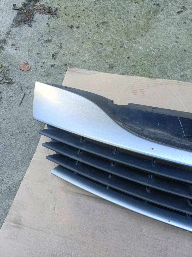 фото №4, 8200012581 решітка радіатора 2002 renault laguna ii