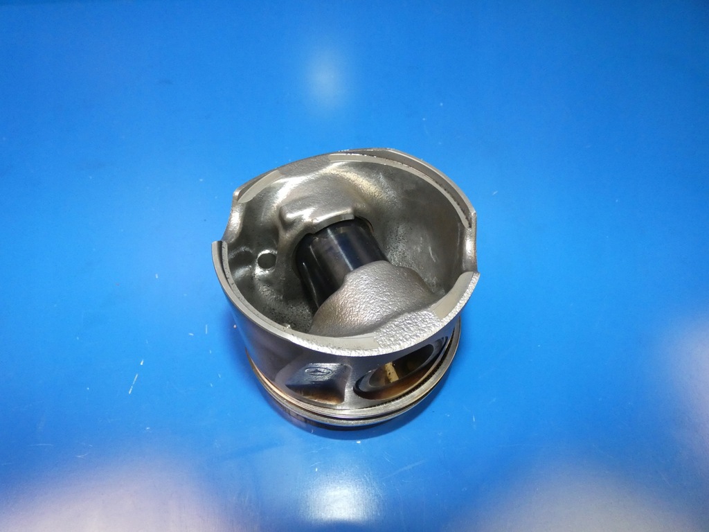 фото №1, Mercedes cls w218 w212 3.0 cdi поршень