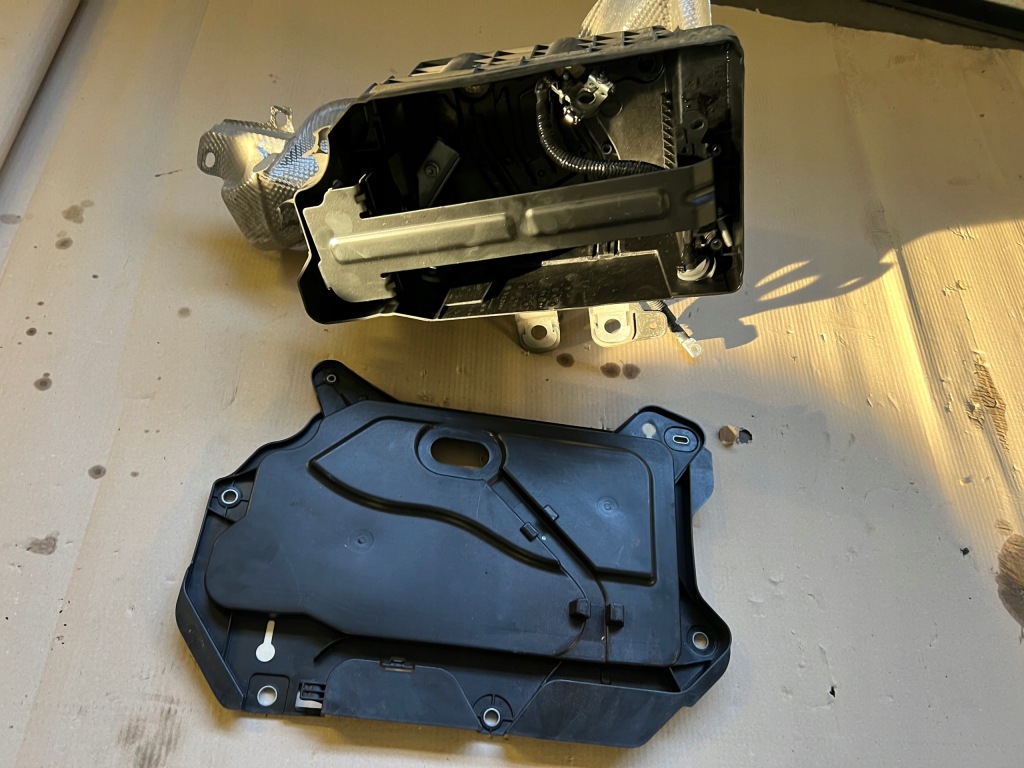 фото №1, Корпус акумулятор renault captur ii lift 24- гібрид 1.6 etech