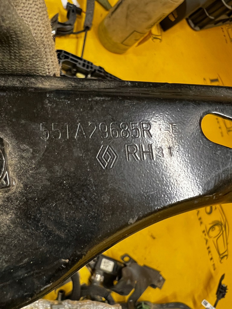 фото №3, Правый кронштейн кронштейн подрамник перед renault clio v