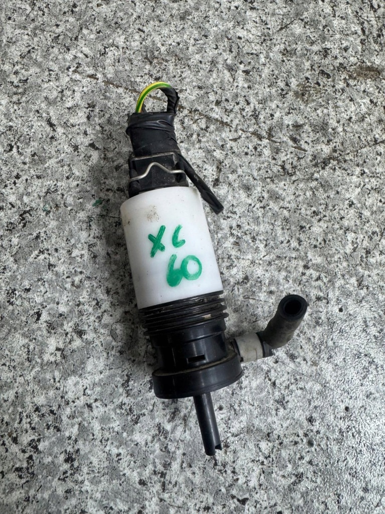 Купити Насос помпа розпилювача volvo xc60 2008-2017 102828400 160106b
