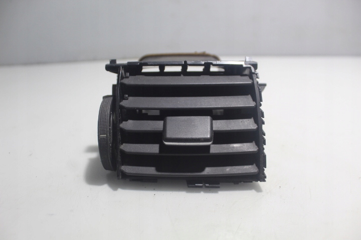 фото №1, Решётка обдув средняя левая toyota auris i