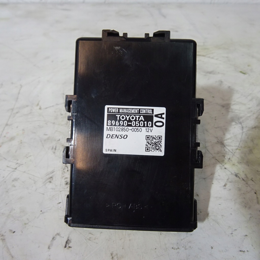 фото №1, Toyota avensis t27 модуль питания 89690-05010