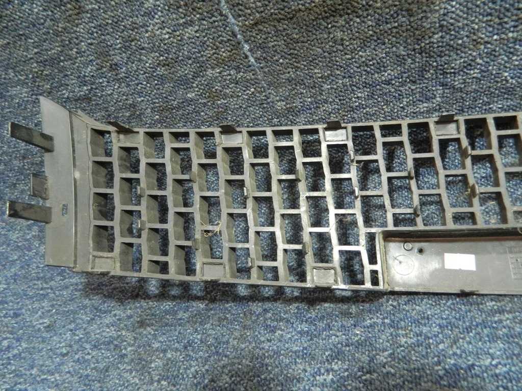 фото №7, Решётка бампера lancia ypsilon 2 11-15r. средняя