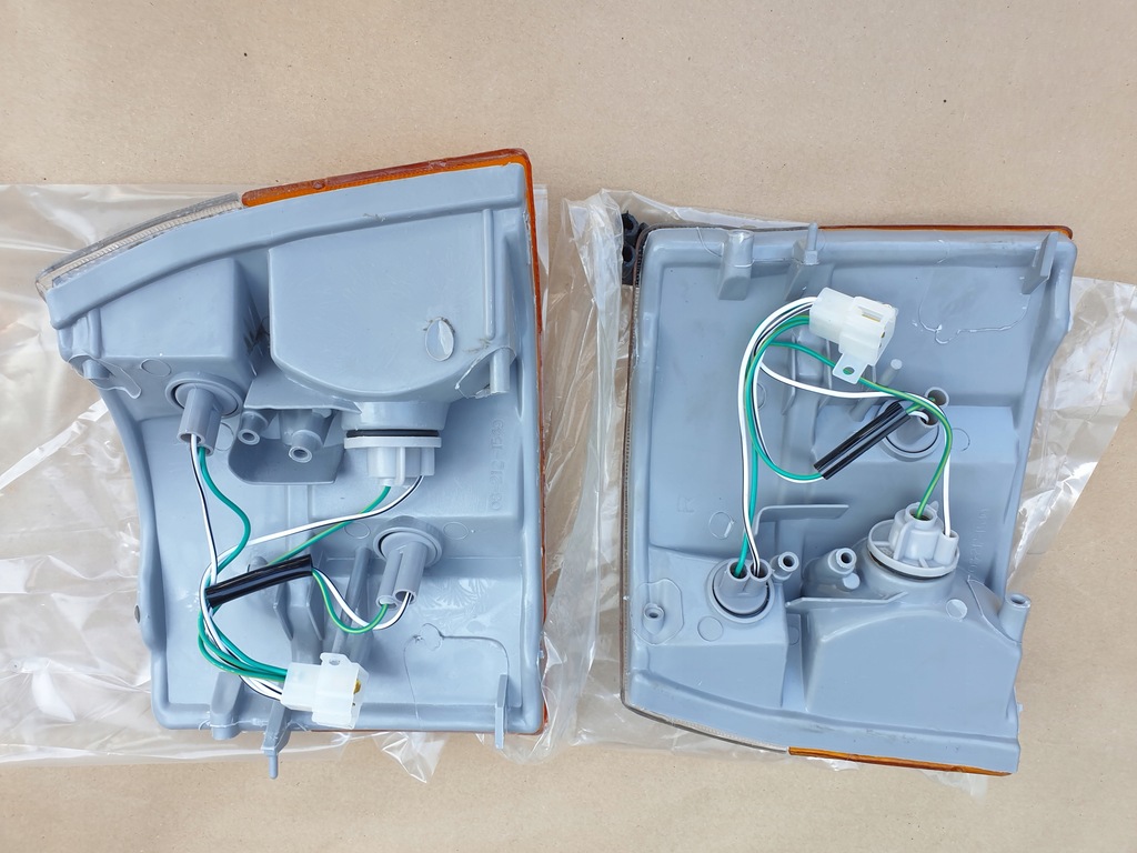 фото №7, Лампа габаритна поворотник поворотник перед r/l toyota hi-ace hiace 89-92 r