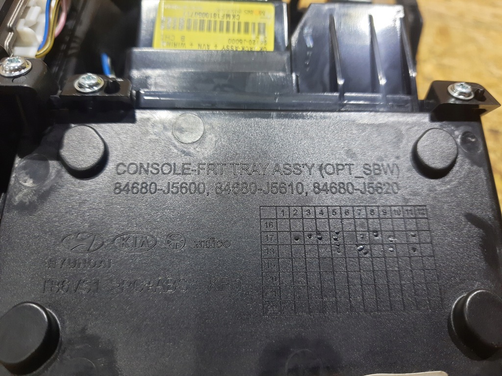 фото №7, Зарядний пристрій індукційна бардачок панель kia stinger gt