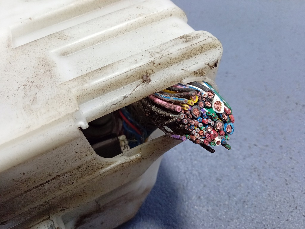 фото №4, Mazda 5 i cr 2.0 16v коробка предохранителей