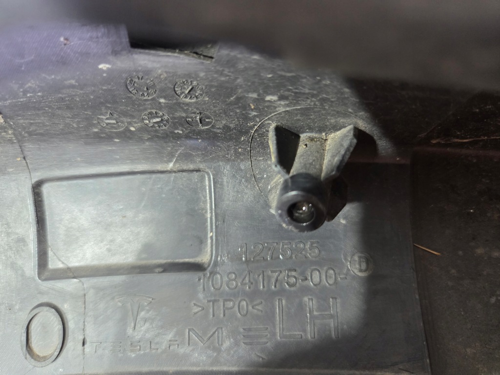 Tesla model 3 iii 16- 17- бампер перед передній 1084175-00-d Доставка