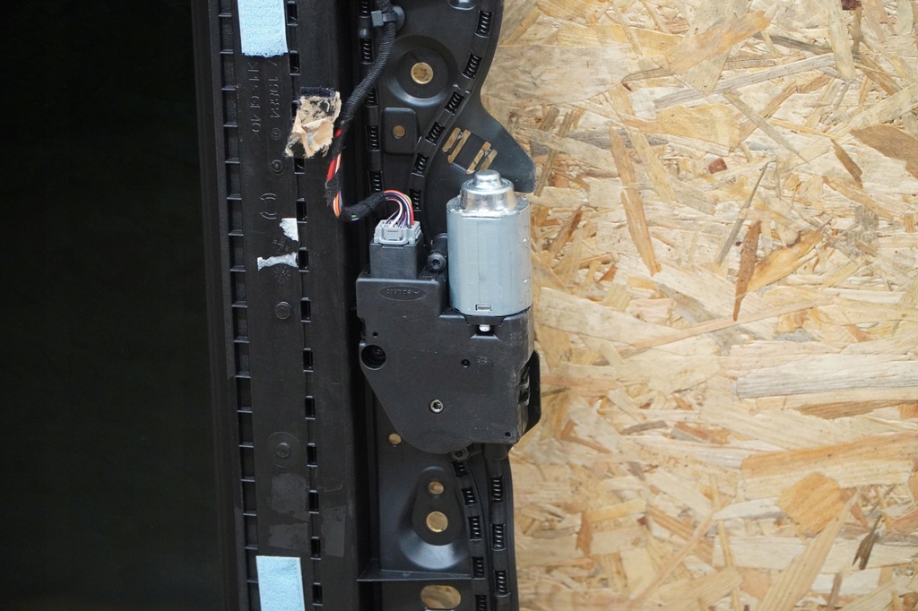 фото №6, Панорама люк шторка 06702661380 maserati levante trofeo 19-