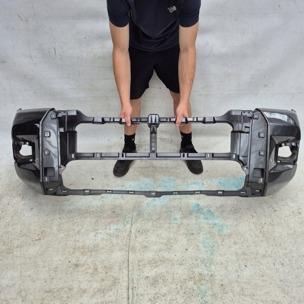 фото №1, Toyota hilux viii 8 lift invincible 20- бампер перед передній pdc