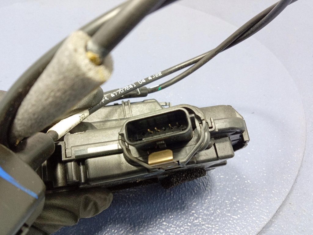 Opel vivaro b 14- замок дверь перед правый  805027088r Киев