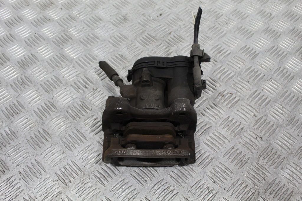 фото №3, Супорт гальмівний лівий задня infiniti q30