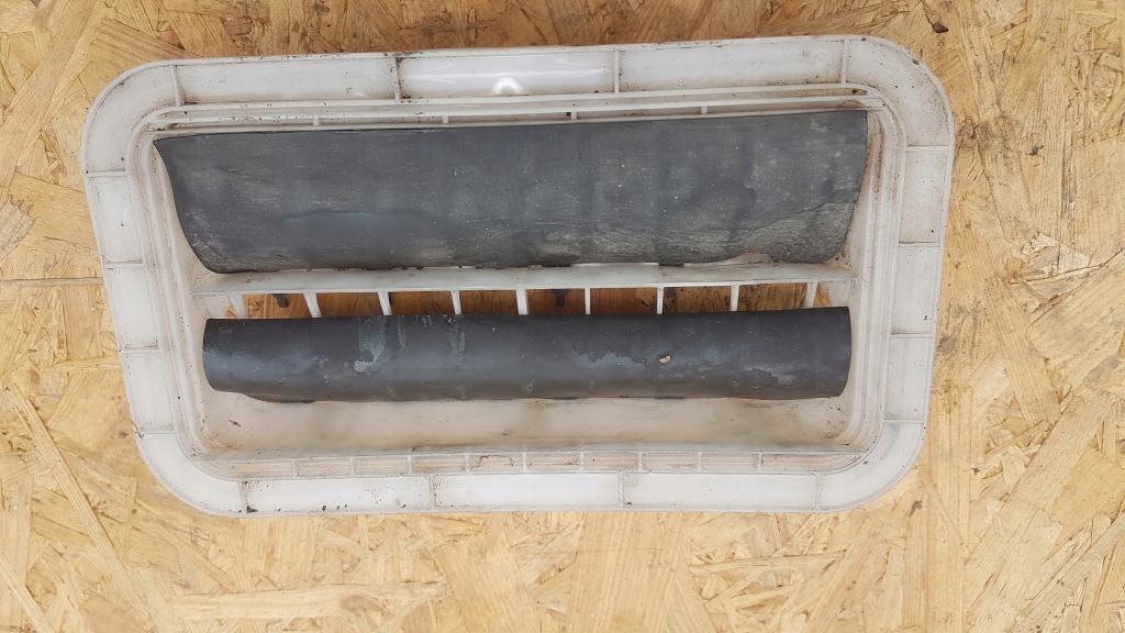 фото №1, Решітка вентиляційна багажника toyota avensis t25