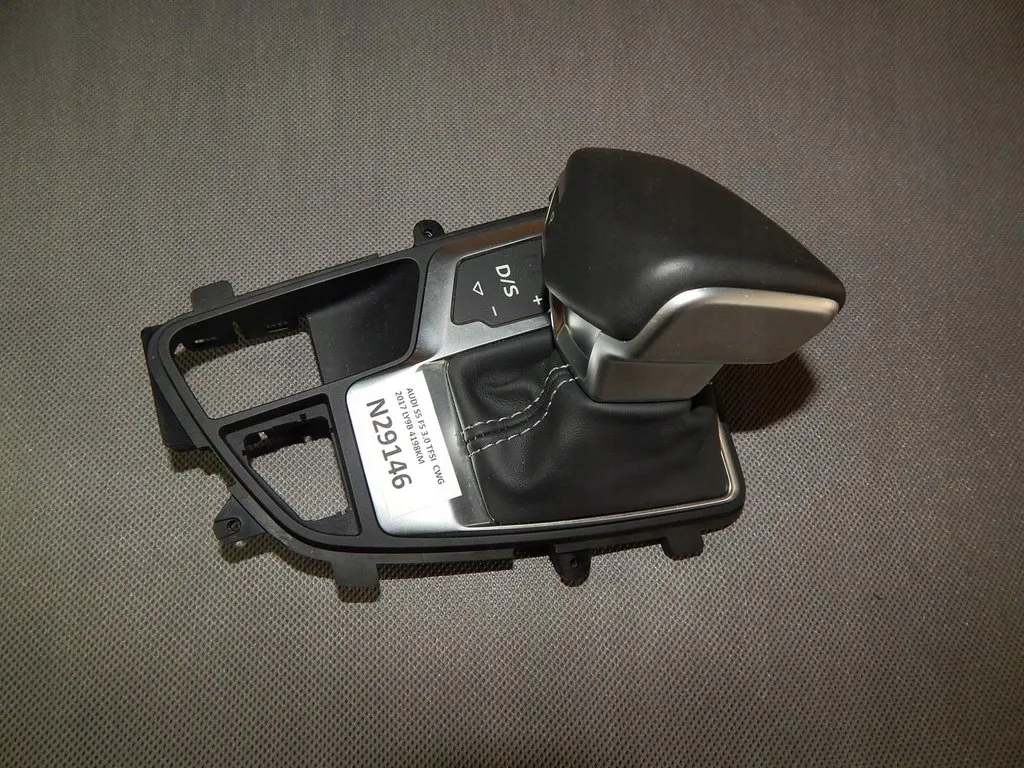 фото №1, Audi s5 f5 ручка домкрат рамка 8w1713111c