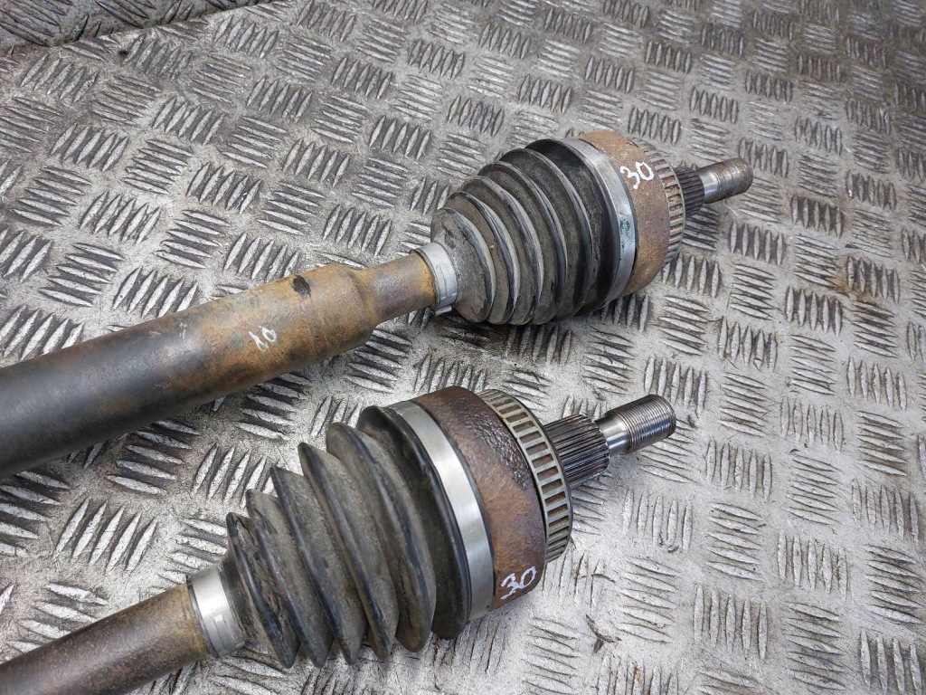 Привідний вал лівий перед + правий перед автоматична коробка передач mercedes w163 ml 270 cdi 2.7 cdi Оригінал