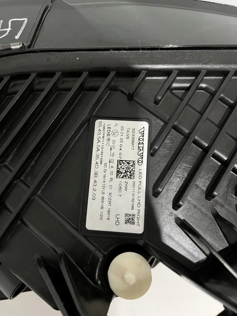 Volvo xc60 2 рестайлинг  фара правая  перед full led 32338977 Оригинал