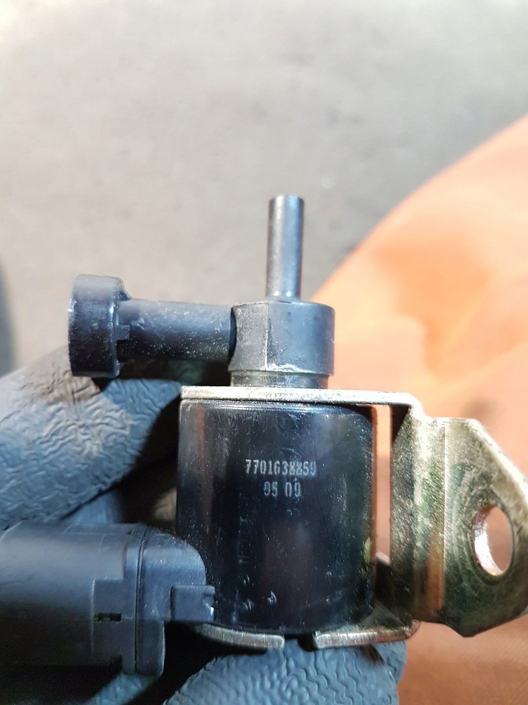 фото №4, Клапан вакуумa safrane 3.0 v6