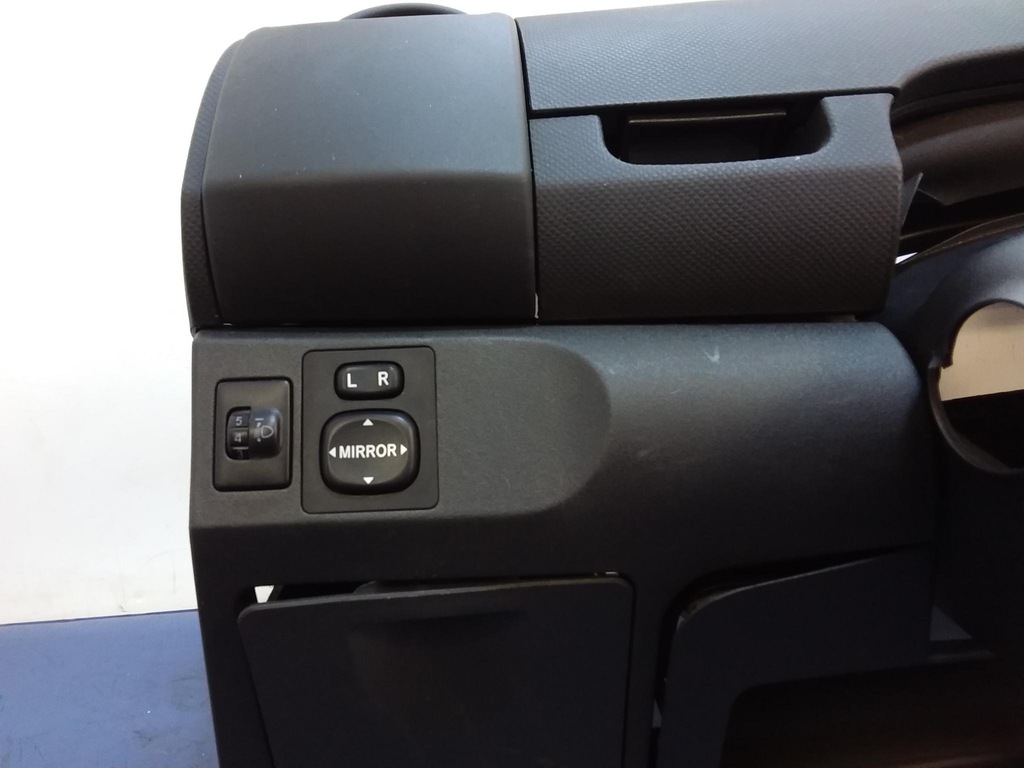 фото №9, Toyota yaris ii приборная панель консоль подушки безопасности ремни