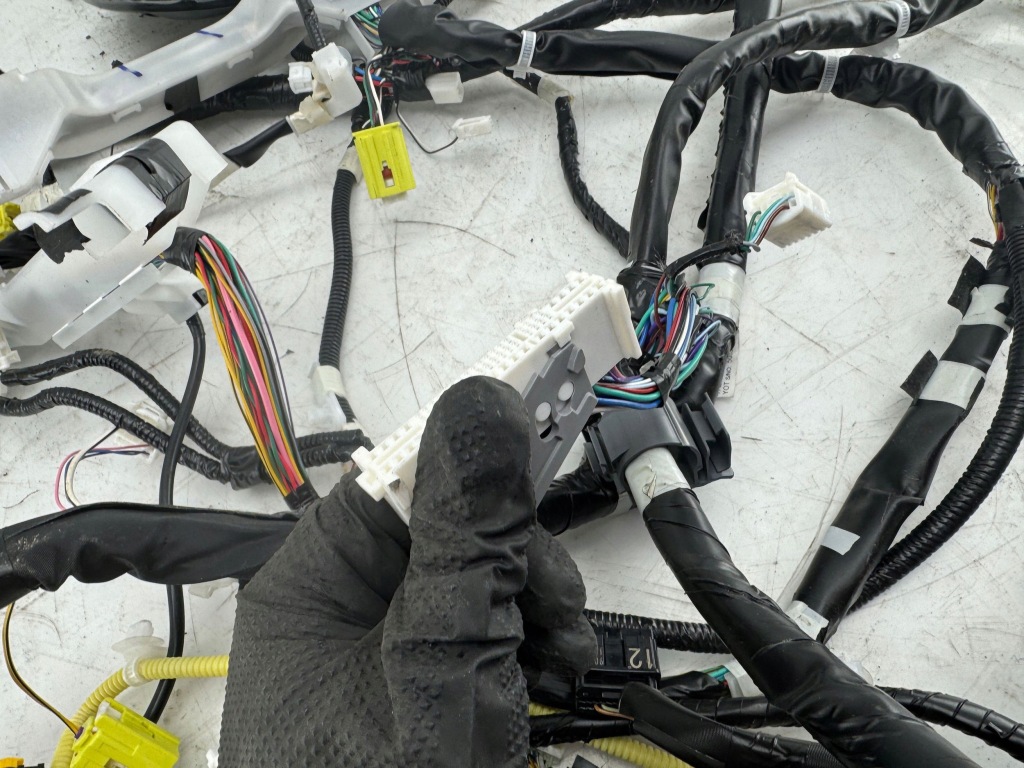 Toyota c-hr 1 2021 другая жгут трубопровод / кабели Недорого