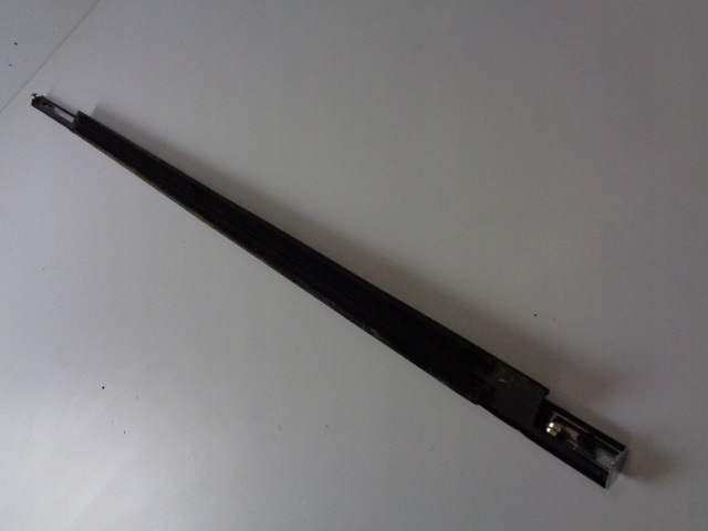 фото №4, Молдинг уплотнитель стекло левый перед chevrolet malibu iii 2007-2012