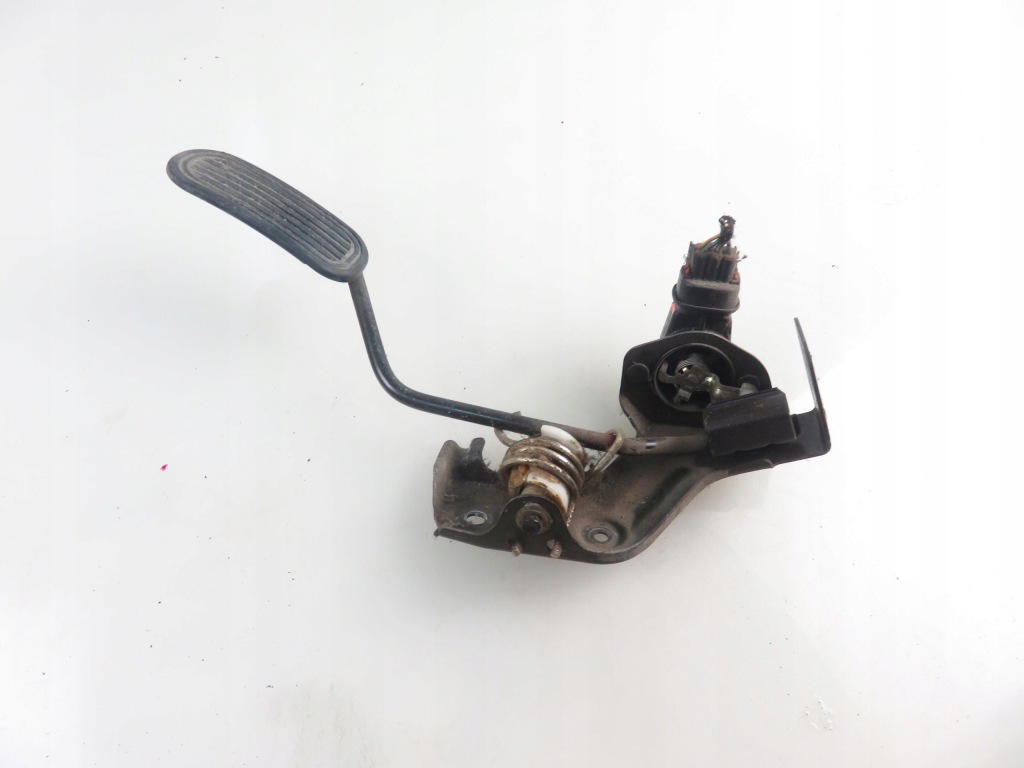 фото №1, Потенциометр газа toyota avensis verso 2.0 d 8928147010 1983003010