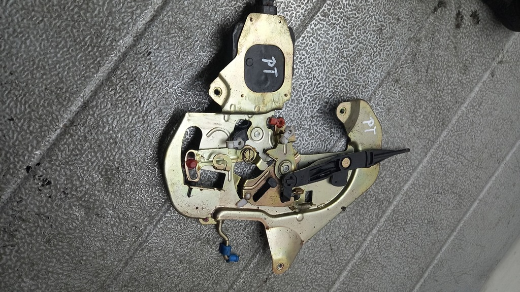 фото №1, Замок правый задняя kia carnival ii 02r