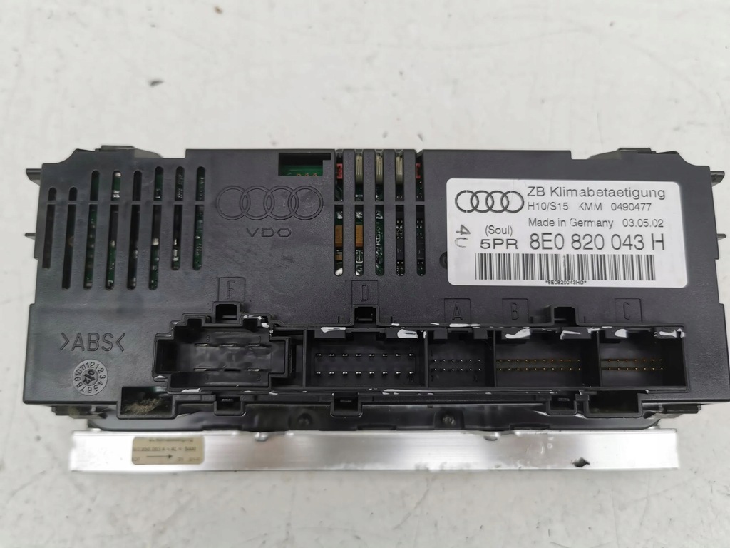 фото №7, Audi a4 s4 b6 8e 8h 2002 панель кондиціонера