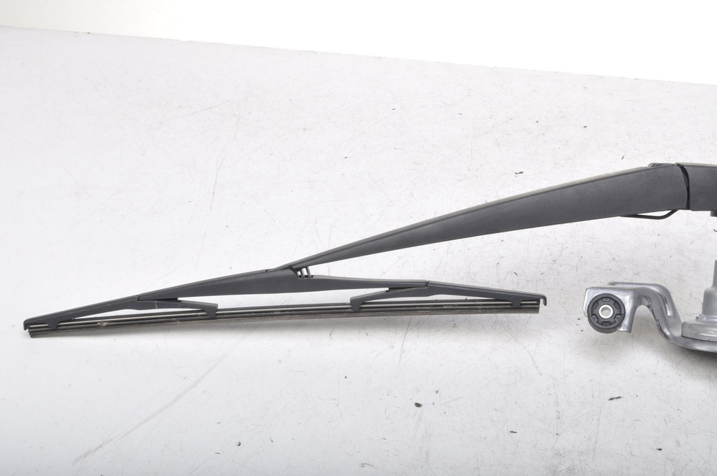 фото №6, Toyota c-hr моторчик дворники задняя 85130-f4010