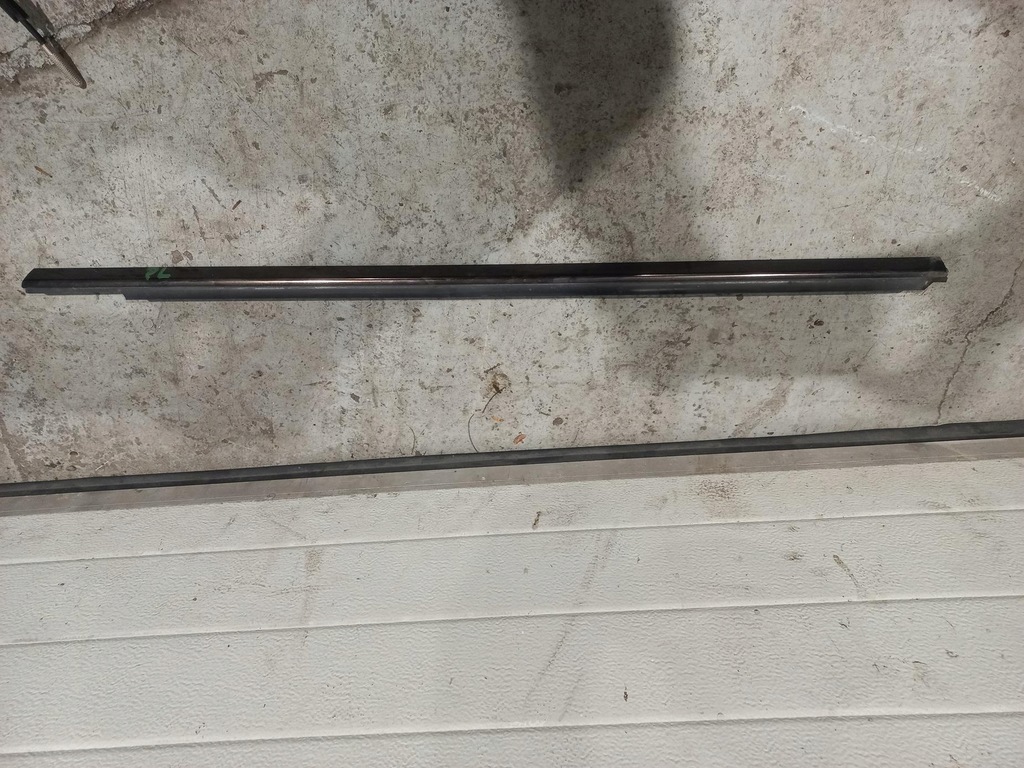 фото №1, Молдинг скребок стекло przdnia левая mercedes w212