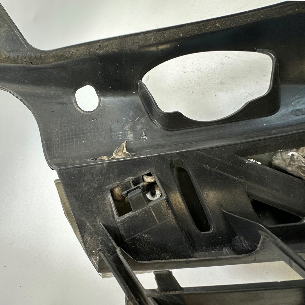 Решітка радіатора решітка радіатора opel astra gtc 3 дверні 13108460 Оригінал