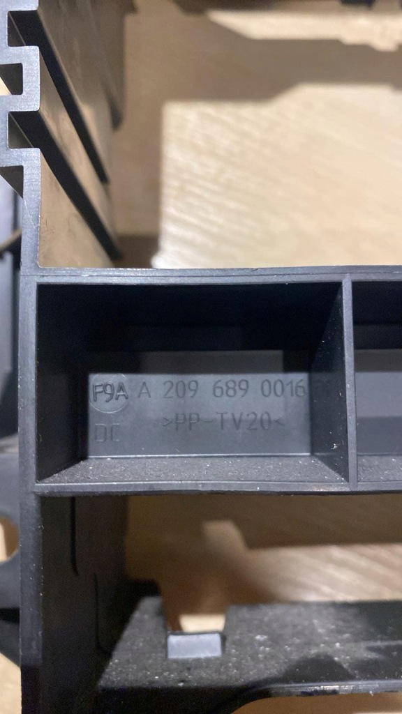 фото №3, Mercedes clk w209 рамка кишеня радіо a2096890016