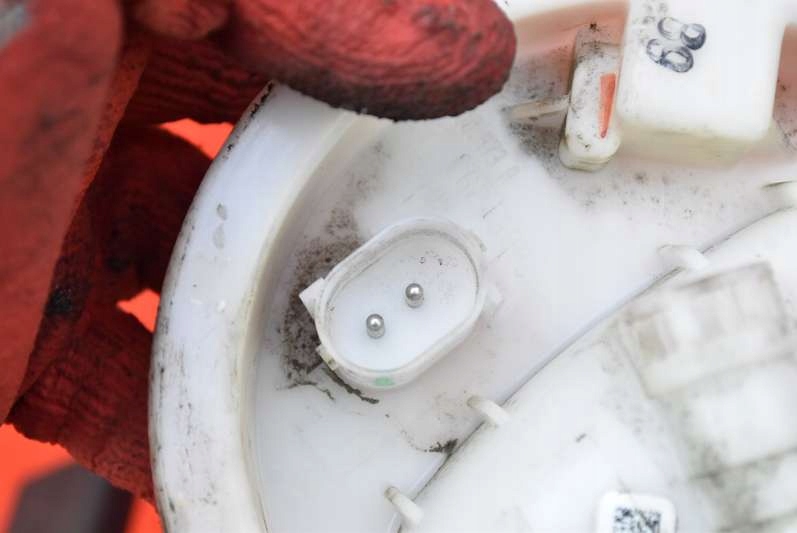 фото №7, Датчик уровня топлива 7162394 bmw e90 e91 3.0i 272 km 04-10