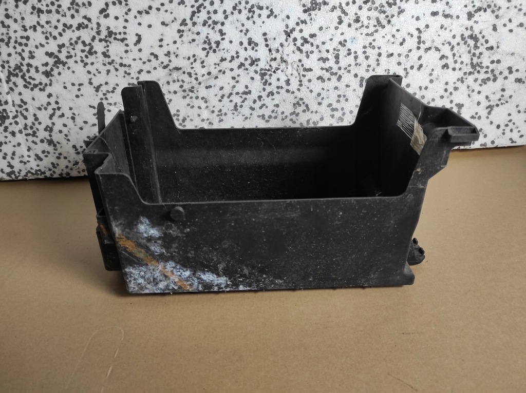 фото №1, Основание аккумулятор opel insignia 1.8 13224125