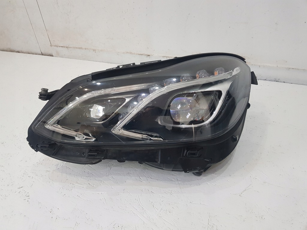 Купити Фара перед передня mercedes e-klasa a2128202339