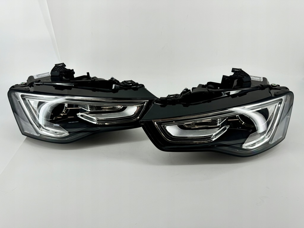 фото №1, Audi a5 8t0 lift ксенон + led некрутящаяся лампа левая правая