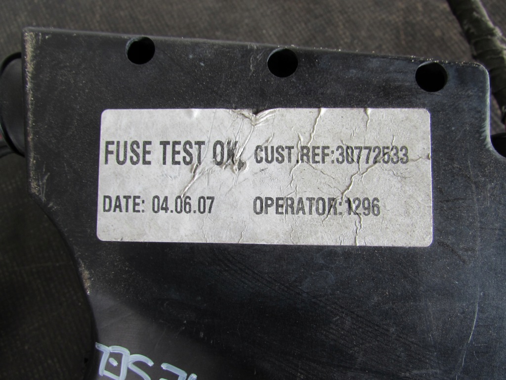 Коробка предохранителей volvo v50 04-12r 30772533 , 8688040 , 518818000 Цена