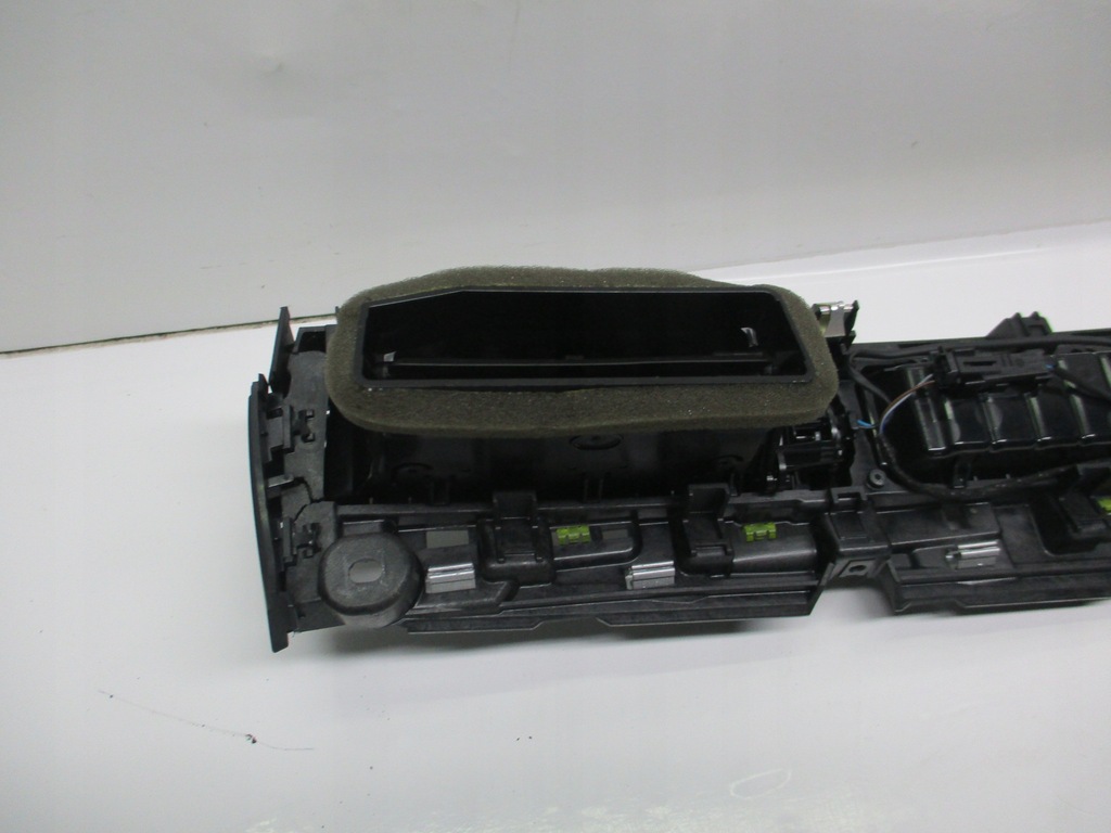 фото №11, | audi a4 8w b9 решётка обдув панели 8w1820902d