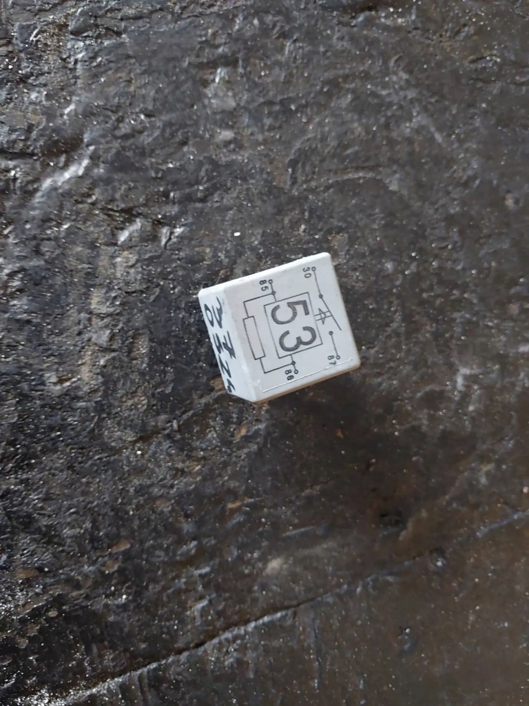 Реле 53 volkswagen touran i 141951253b Зі Шроту