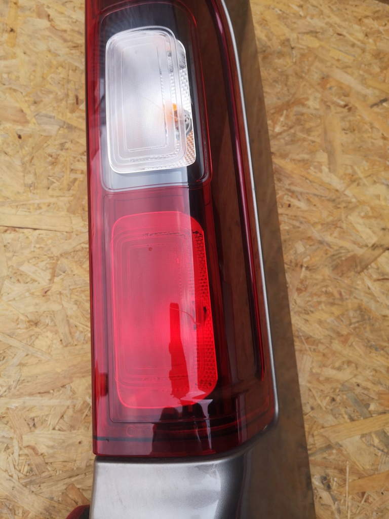 фото №9, Renault trafic iii лампа правий задня корпус