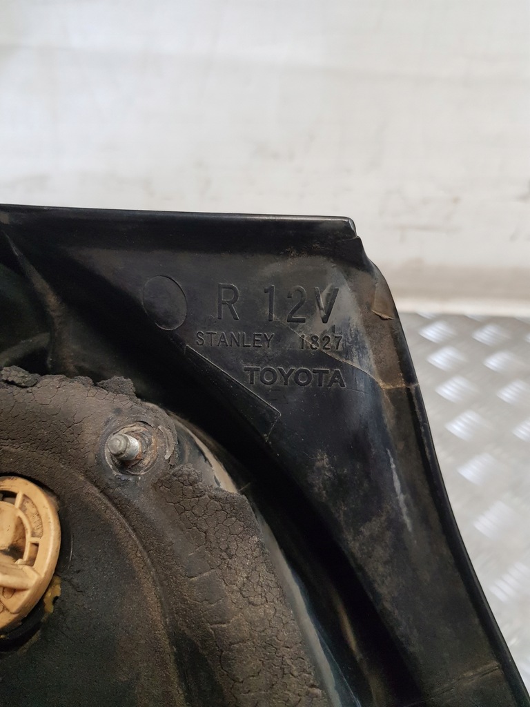 фото №10, Лампа правая задняя toyota corolla verso 03r- europa