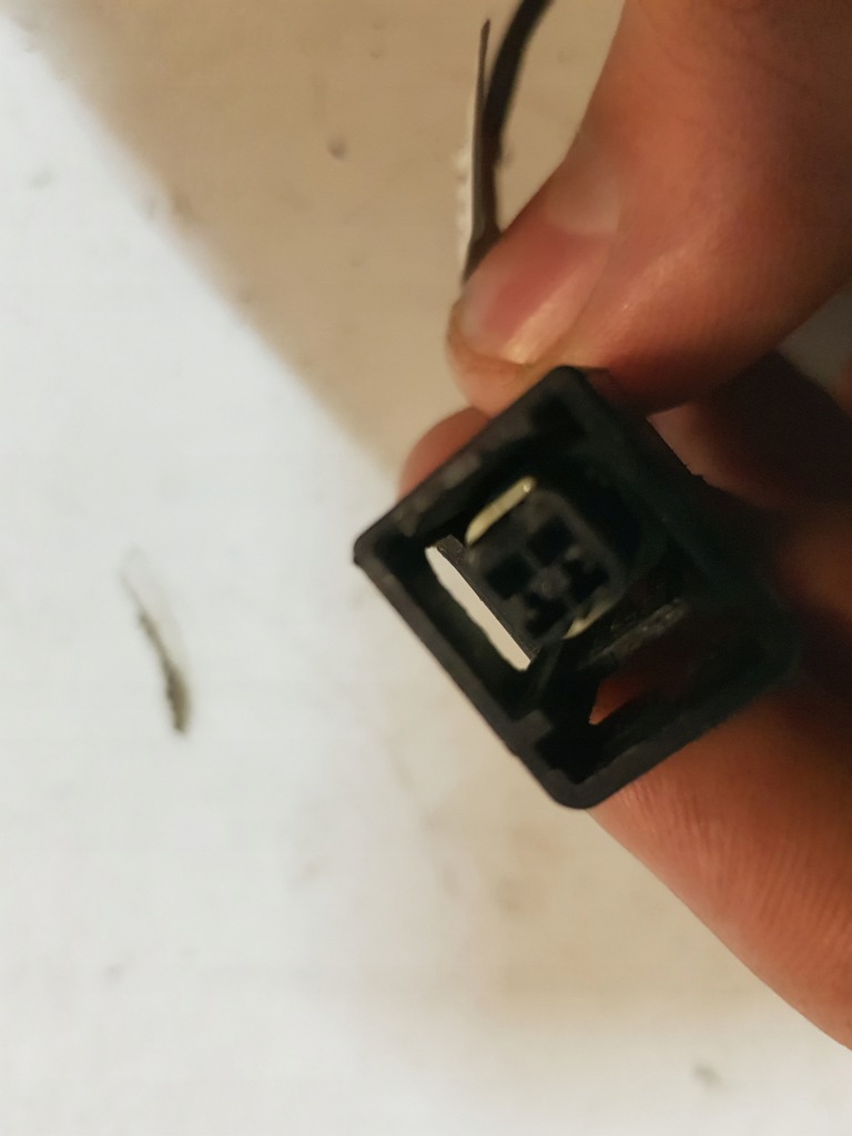 Tesla x скло задня кришки багажника в Україні