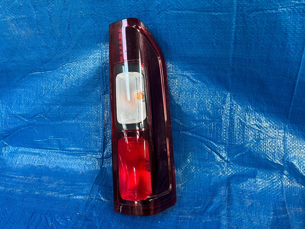 фото №1, Renault trafic vivaro talento правая задняя лампа