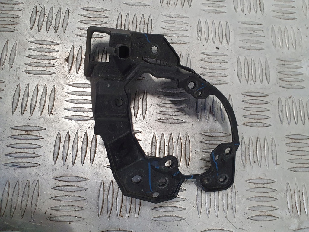 фото №8, Mazda 3 iii lift 2017-2019 противотуманная фара правый рамка кронштейн bane-51684