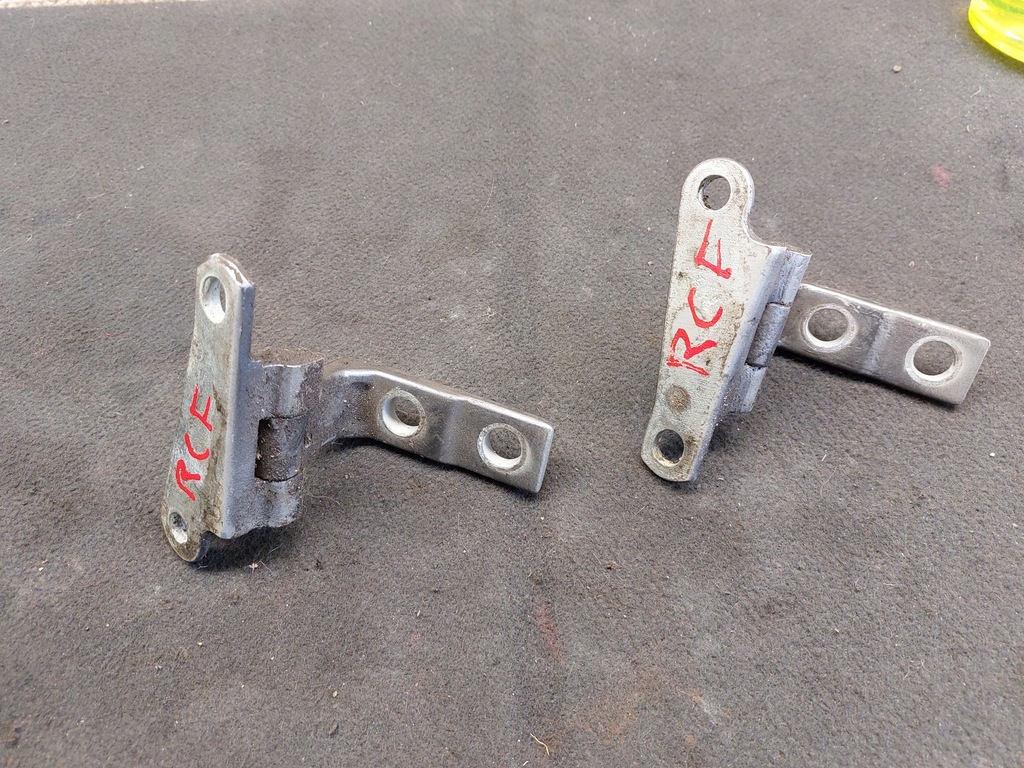 фото №1, Петлі двері праве lexus rc f15r