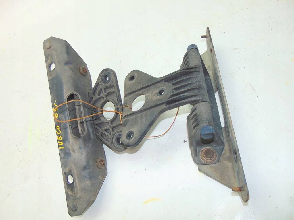 Iveco magirus 260-30 05r петли капот левая правая с Разборки